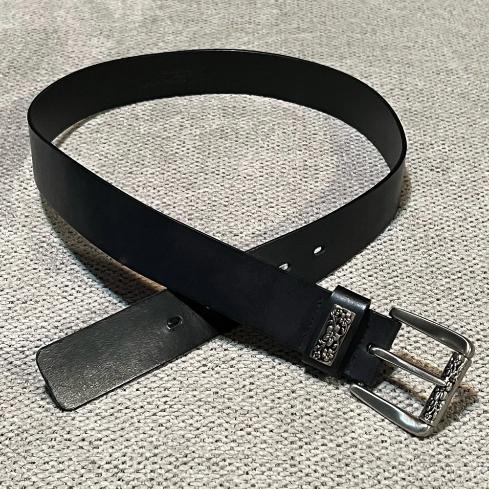 Elegant Black Leather Belt with Silver Buckle - Picture 2 of 7